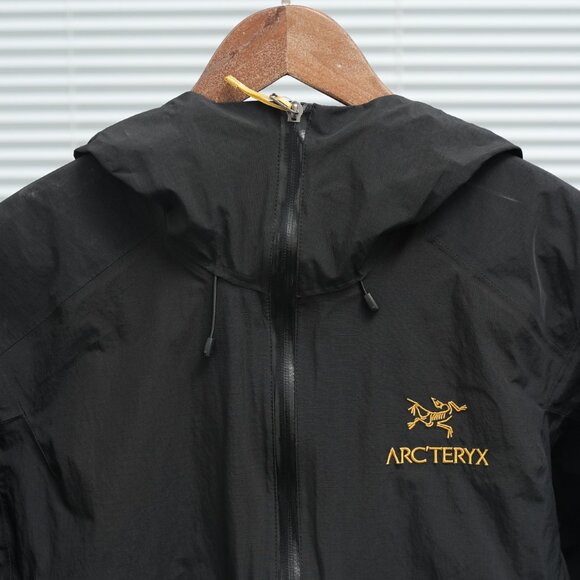 Arc'teryx Black and Gold Hooded Jacket Men's - Picture 3 of 9